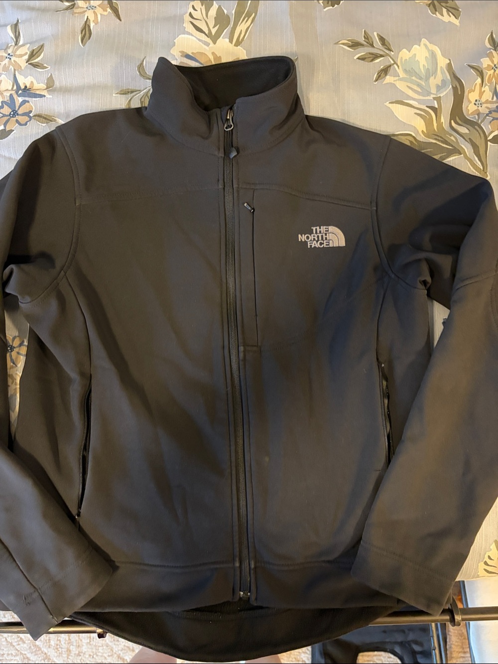 The North Face Black Full-Zip Women’s Med Softshell Jacket